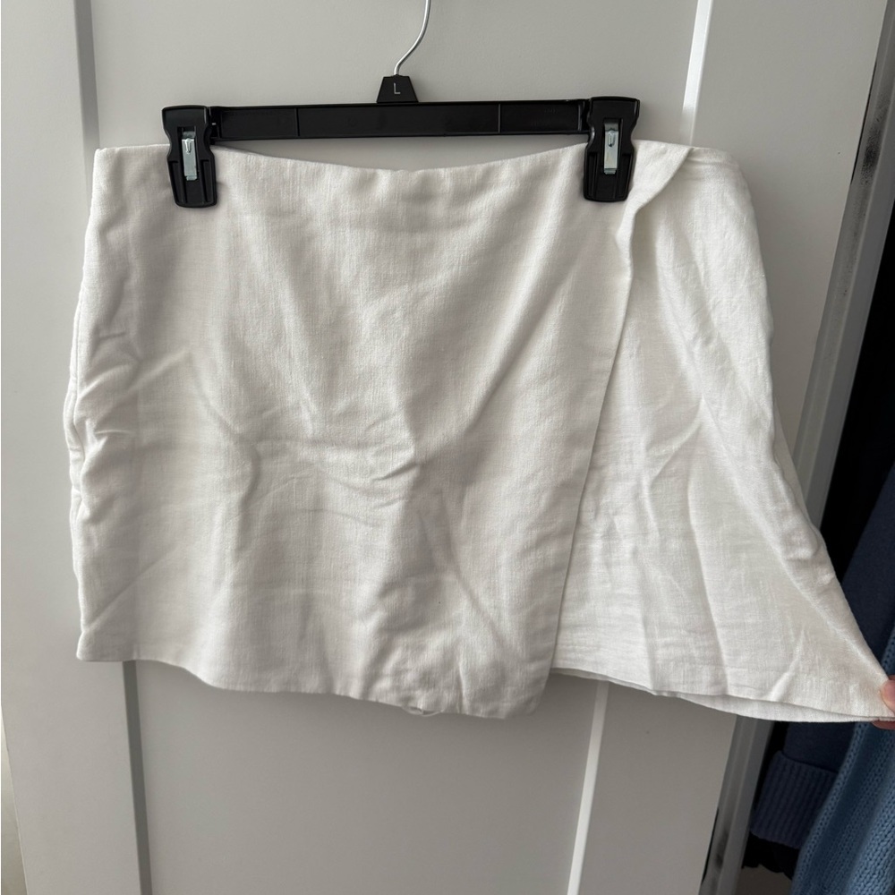 The A&F Scarlett Linen-Blend Wrap
Mini Skort